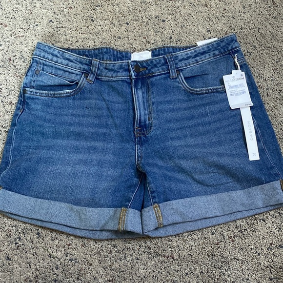 Caslon Boyfriend Midrise Jean Shorts Roll Cuff 5” Inseam Sz 30 (10) NWT - Picture 1 of 4